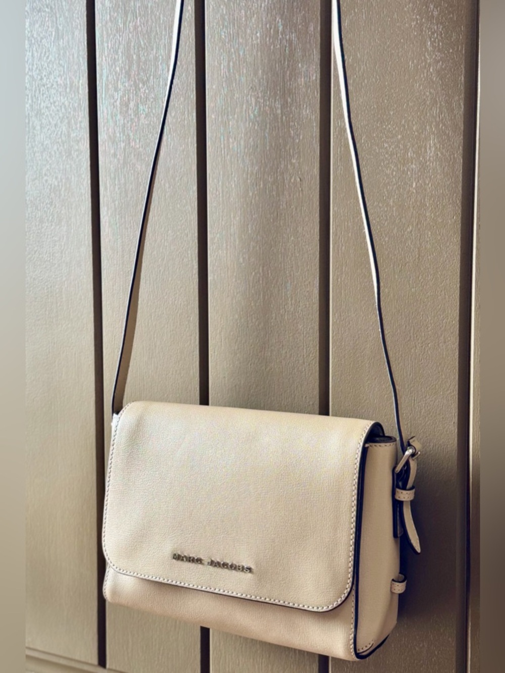 NEW Marc Jacobs Commuter Medium Crossbody in beige w/ silver hardware ($590)